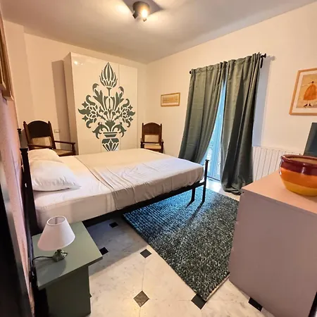 Sant'ugo Apartment *